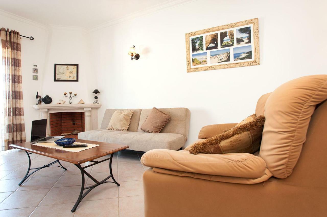 Apartamento Os A Ramos Na Da Gale Estao Inserido Em Com Piscina, Fica Apenas A 350 Metros Da Da Gale - Com Ar Condicionado Tanto Nos Quartos Na Sala, Smart Tv Com Prime Video E Cozinha Completa